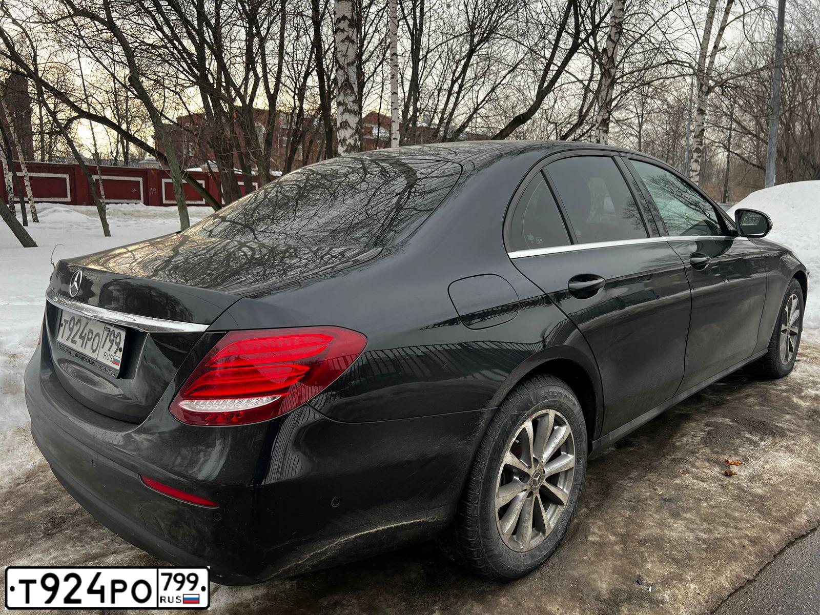 Фото автомобиля MERCEDES-BENZ E-CLASS, 2019 — госномер Р361ВТ126. Цвет: ЧЕРНЫЙ