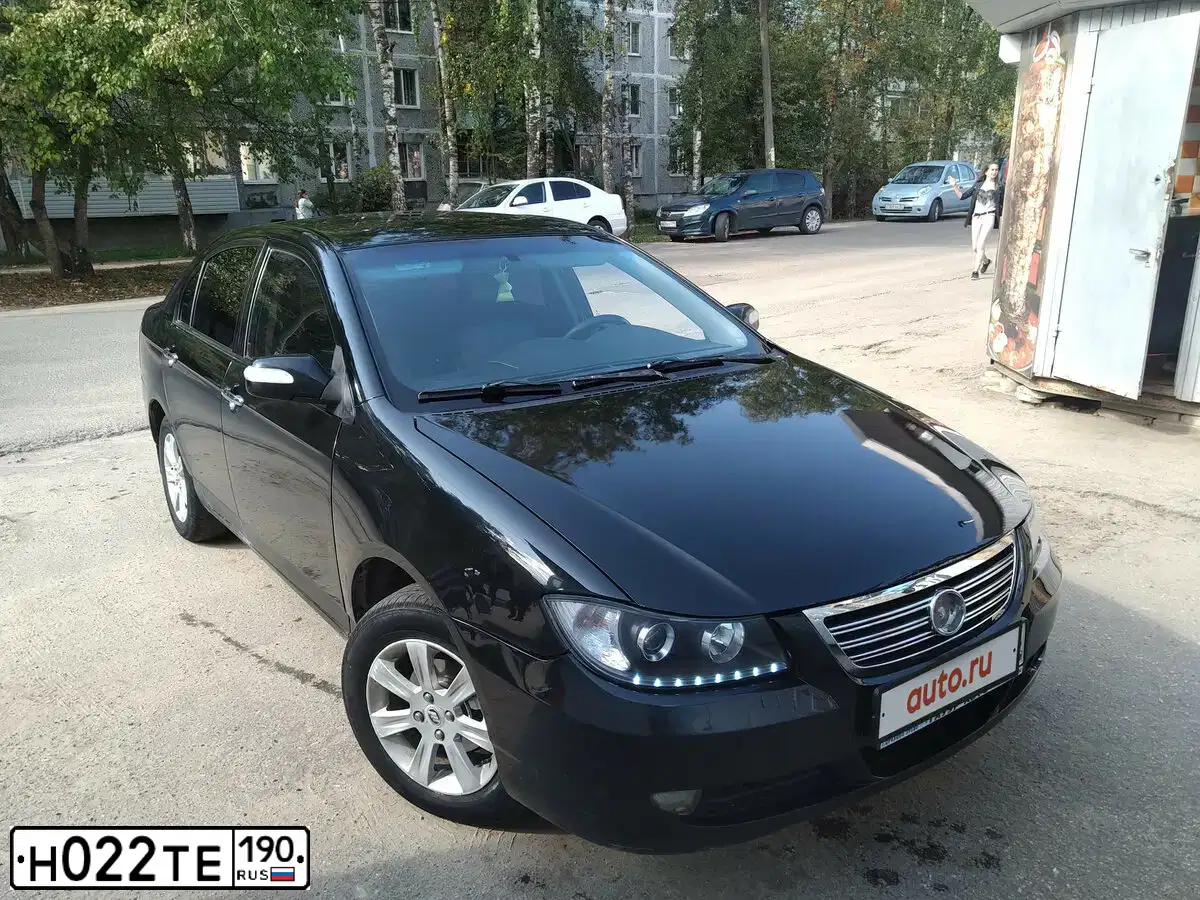 Фото автомобиля LIFAN SOLANO, 2012 — госномер Н135ТК33. Цвет: БЕЛЫЙ
