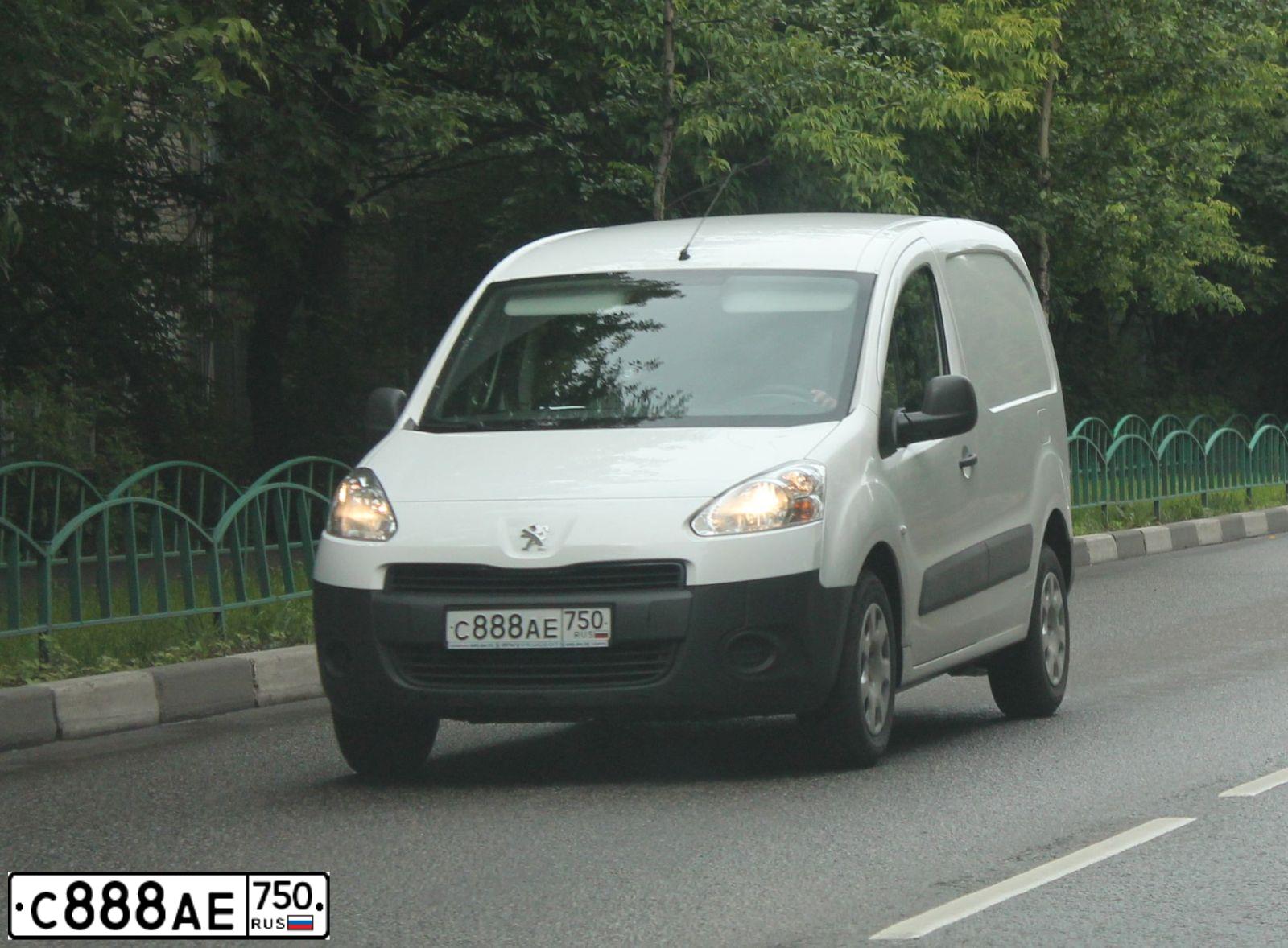 Фото автомобиля PEUGEOT PARTNER, 2013 — госномер С888АЕ750. Цвет: Белый