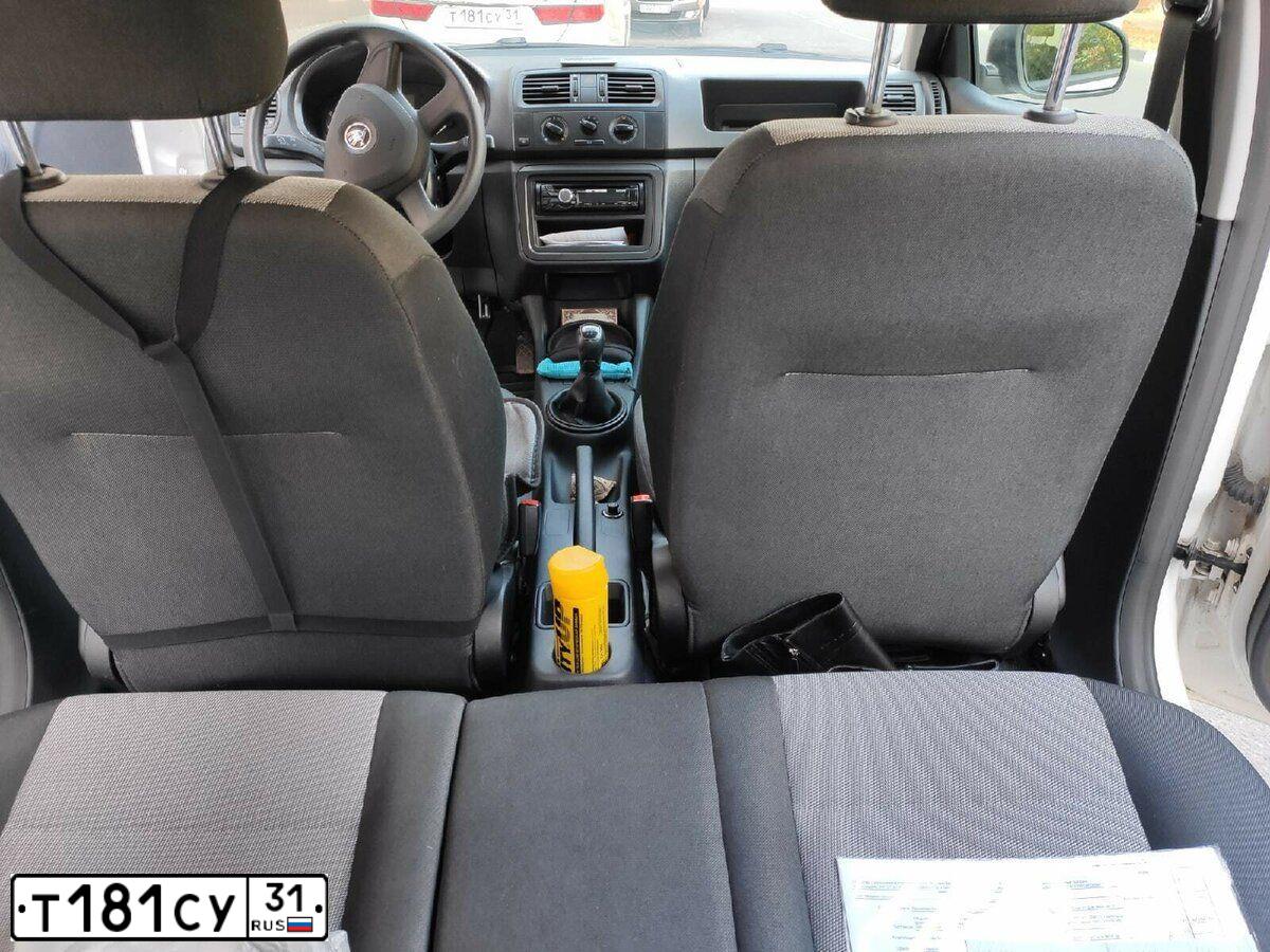 Фото автомобиля TOYOTA CAMRY, 2016 — госномер Т181СУ31. Цвет: СЕРЕБРИСТЫЙ МЕТАЛЛИК