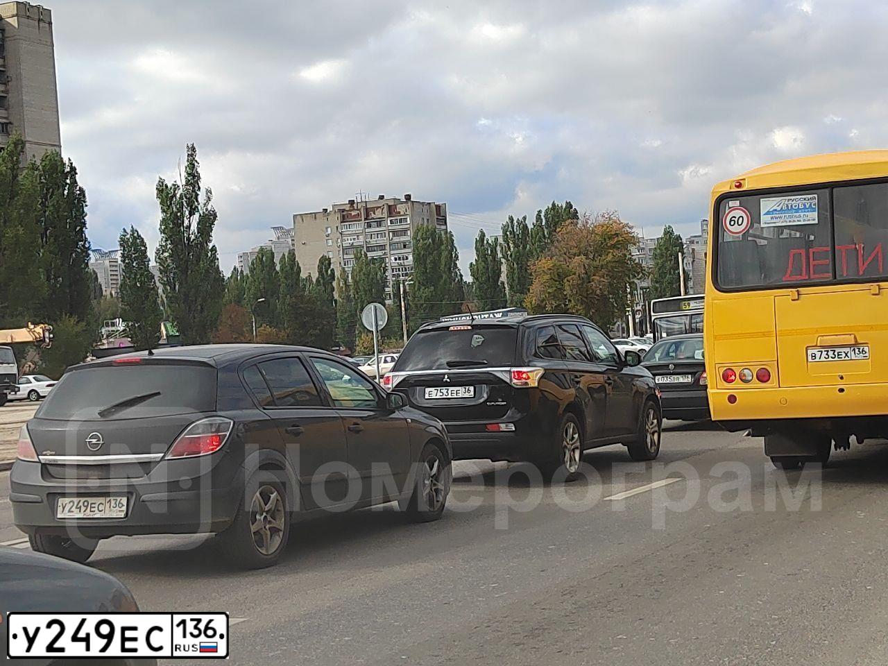 Фото автомобиля OPEL ASTRA, 2008 — госномер У249ЕС136. Цвет: ЧЕРНЫЙ