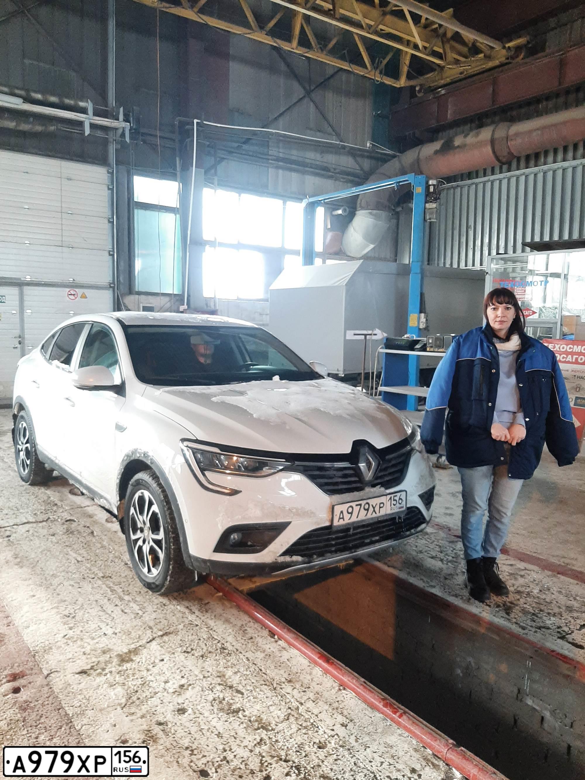 Фото автомобиля RENAULT ARKANA, 2019 — госномер В136ЕТ186. Цвет: Белый