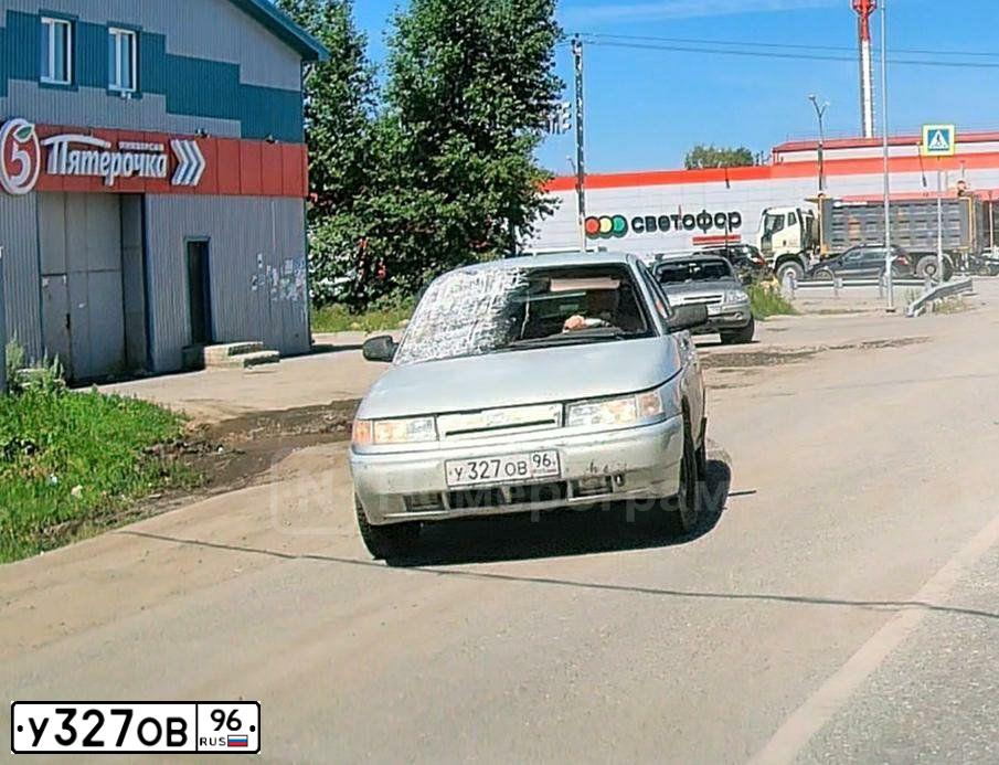 Фото автомобиля VAZ 2112 LADA, 2004 — госномер У327ОВ96. Цвет: СЕРЕБРИСТЫЙ
