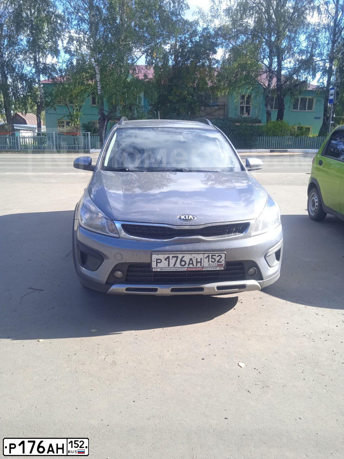 Фото автомобиля KIA RIO, 2017 — госномер Р176АН152. Цвет: Серый