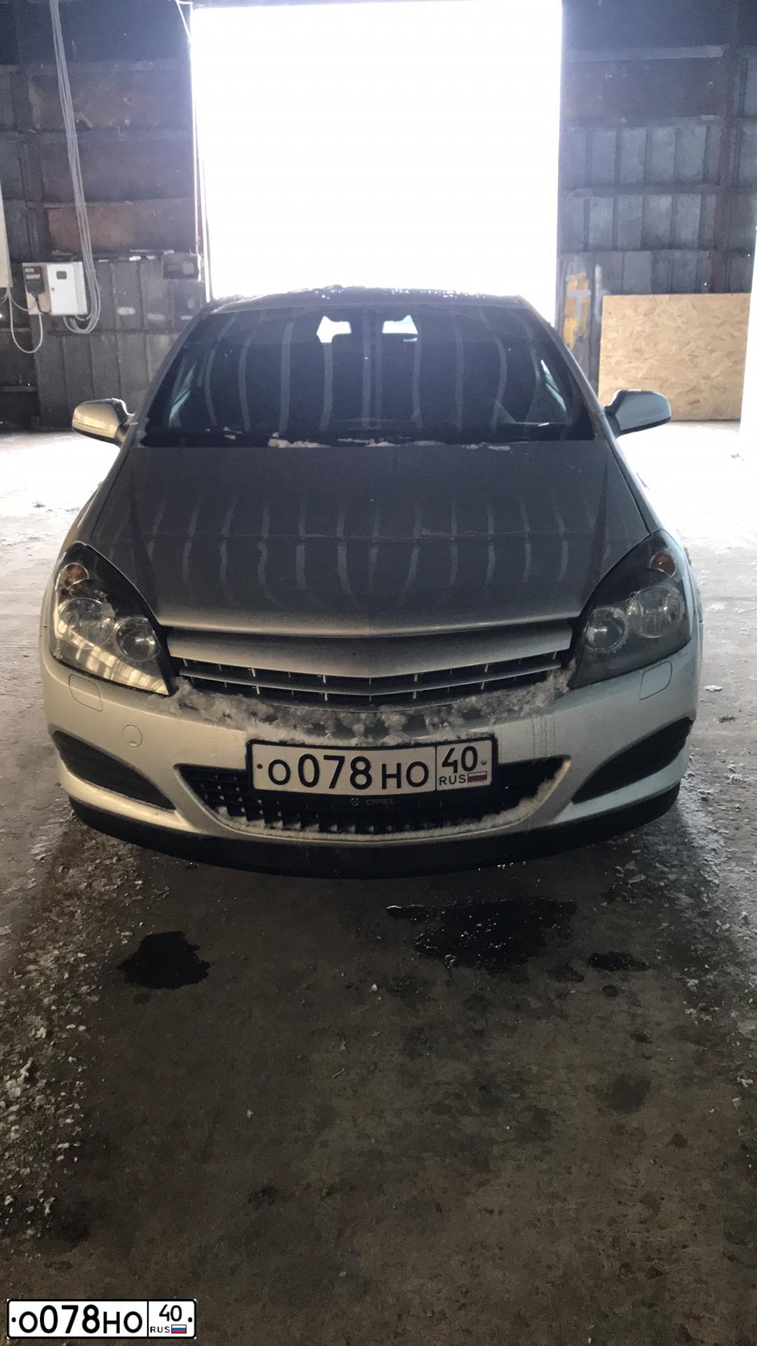 Фото автомобиля OPEL ASTRA, 2007 — госномер О078НО40. Цвет: Серебристый