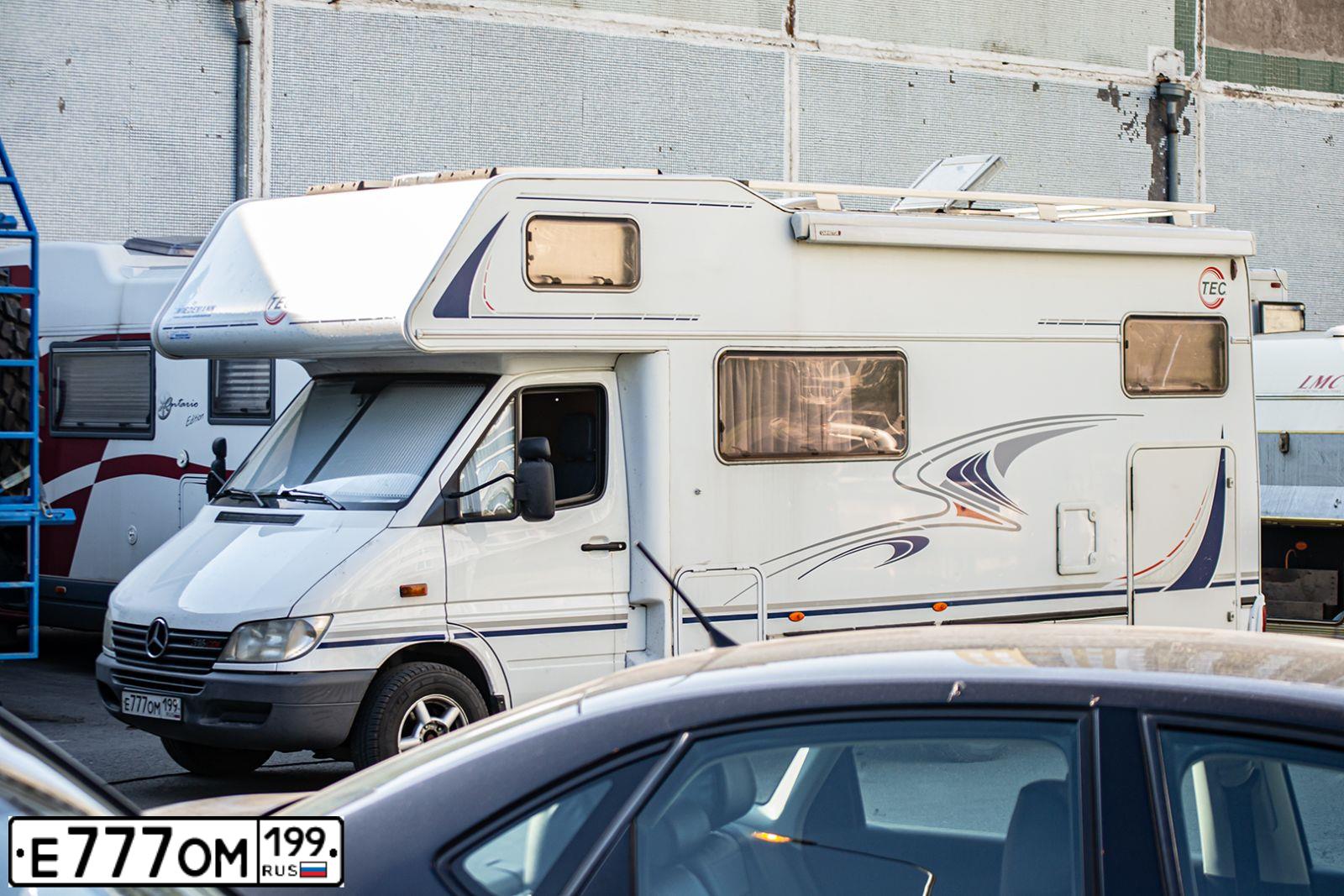 Фото автомобиля MERCEDES SPRINTER, 2001 — госномер Е777ОМ199. Цвет: БЕЛЫЙ