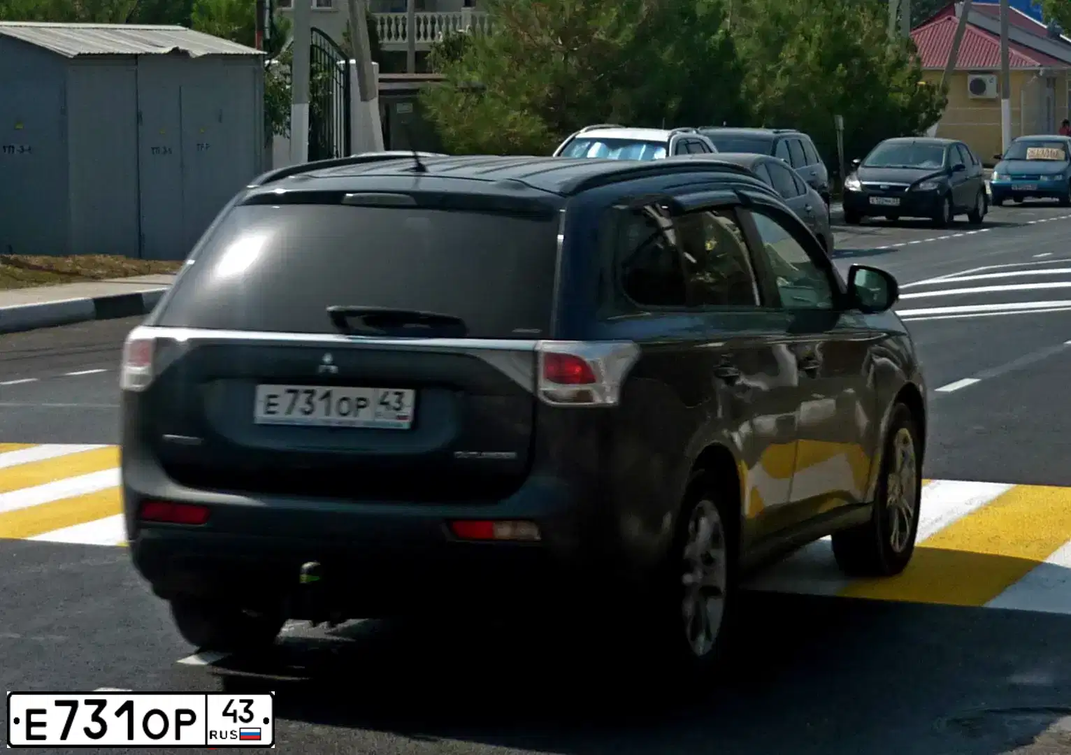 Фото автомобиля MITSUBISHI OUTLANDER, 2013 — госномер Е731ОР43. Цвет: СЕРЫЙ