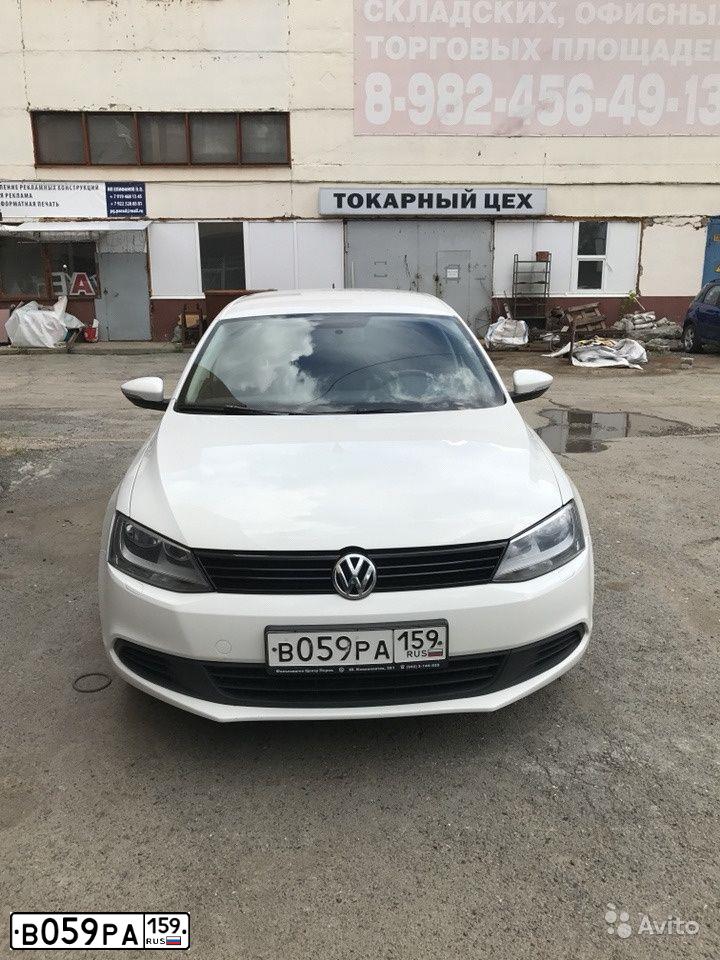Фото автомобиля VOLKSWAGEN JETTA, 2012 — госномер М033ВЕ159. Цвет: Белый