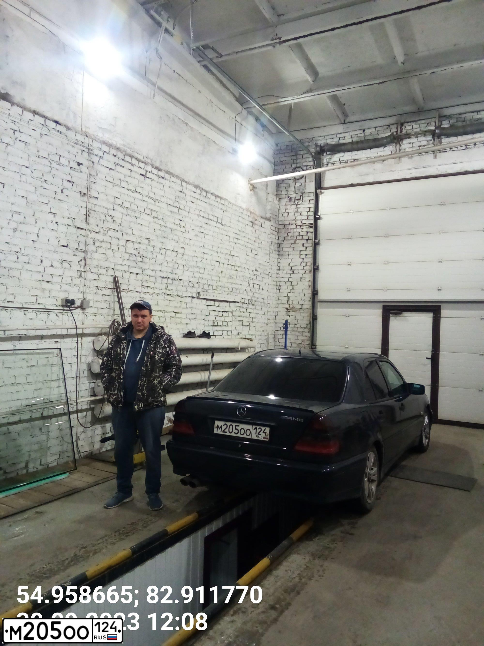 Фото автомобиля MERCEDES C-KLASSE, 1998 — госномер С550ТС154. Цвет: ЧЕРНО-ЗЕЛЕНЫЙ