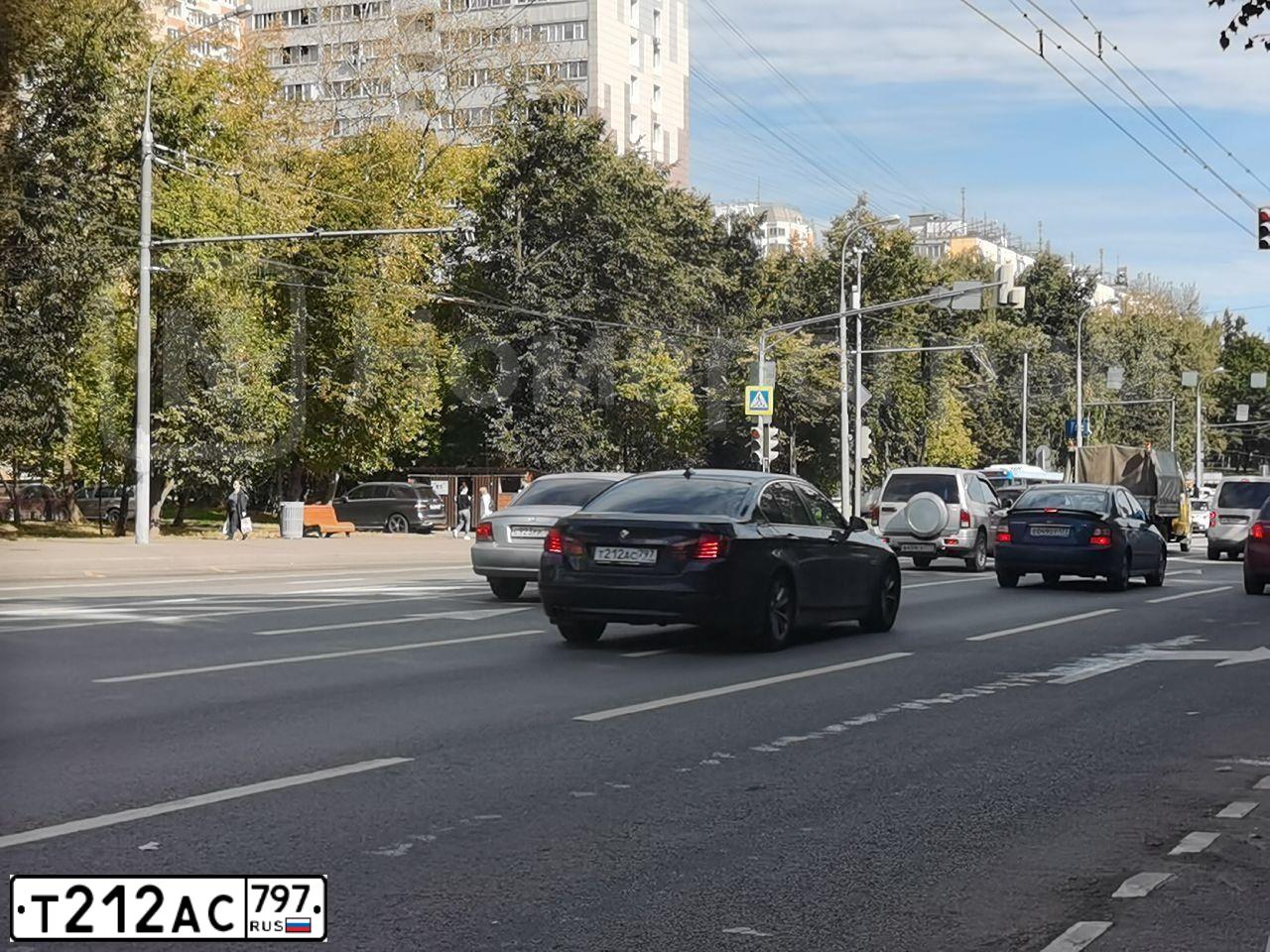 Фото автомобиля BMW SERIE 5, 2014 — госномер Т212АС797. Цвет: СИНИЙ