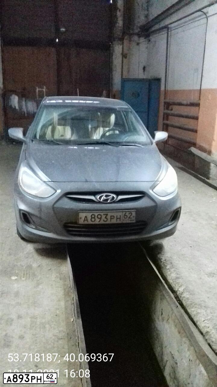 Фото автомобиля HYUNDAI SOLARIS, 2012 — госномер М228ТС799. Цвет: ЧЕРНО-СЕРЫЙ