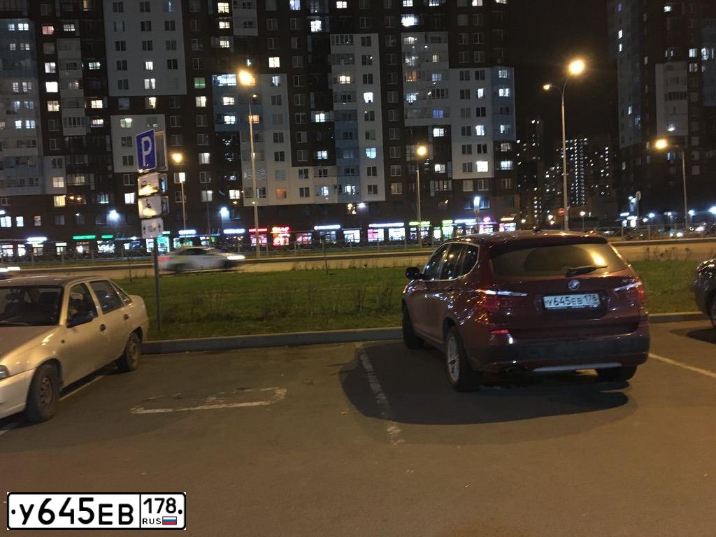 Фото автомобиля BMW X3, 2012 — госномер Х888АА98. Цвет: ТЕМНО-КРАСНЫЙ
