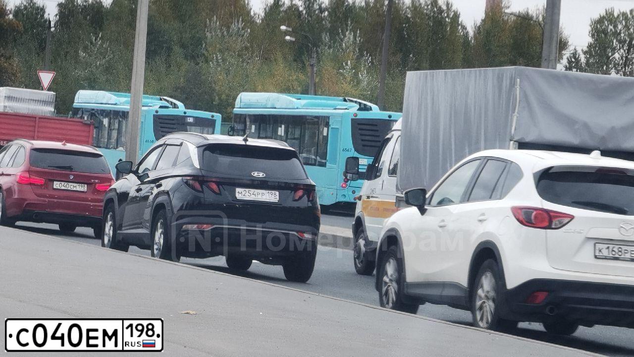 Фото автомобиля GEELY COOLRAY, 2023 — госномер С040ЕМ198