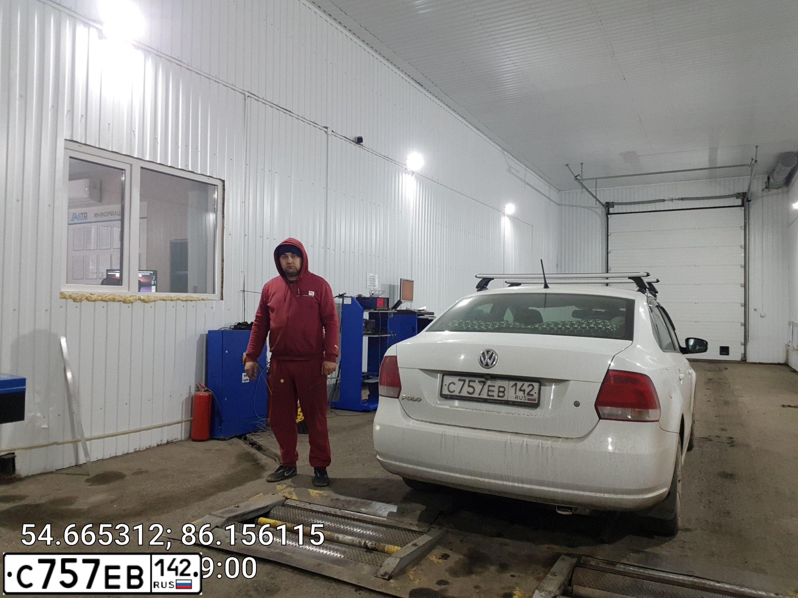 Фото автомобиля VOLKSWAGEN POLO, 2014 — госномер С757ЕВ142. Цвет: БЕЛЫЙ
