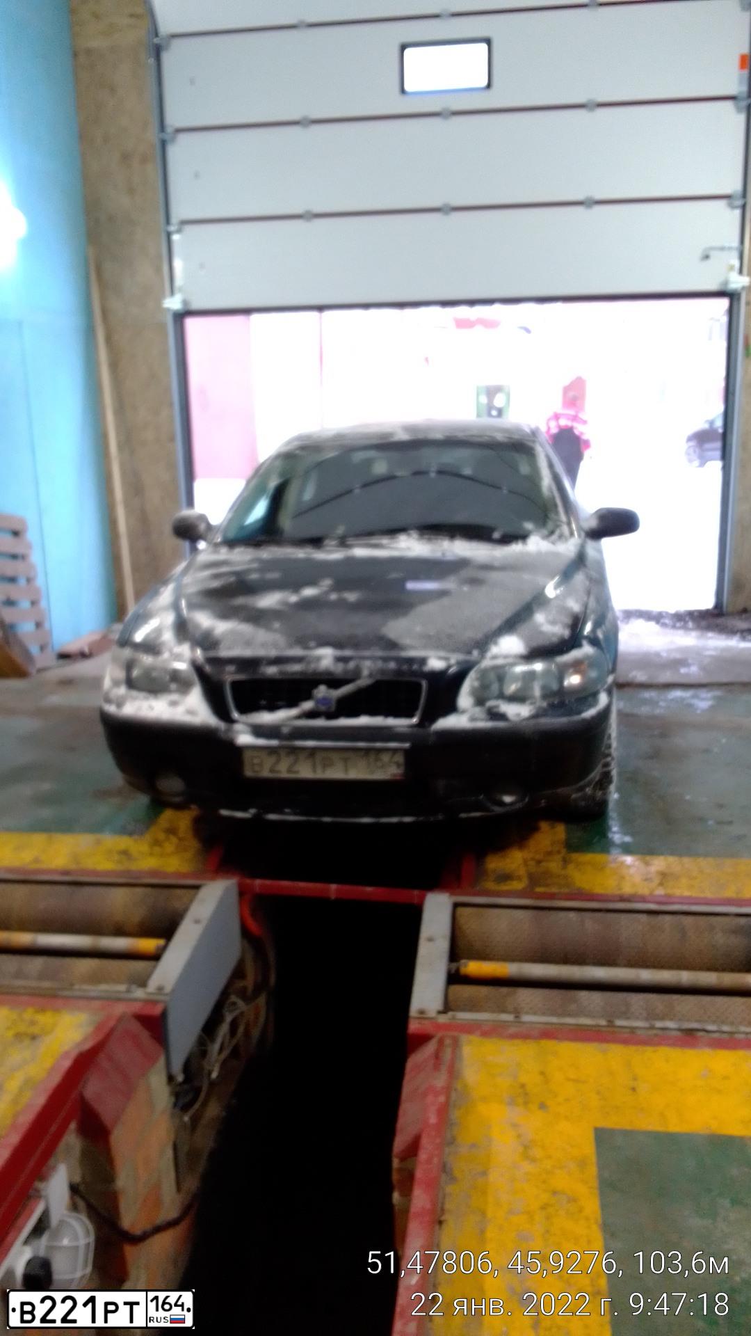 Фото автомобиля VOLVO S60, 2001 — госномер В221РТ164. Цвет: ЧЕРНЫЙ