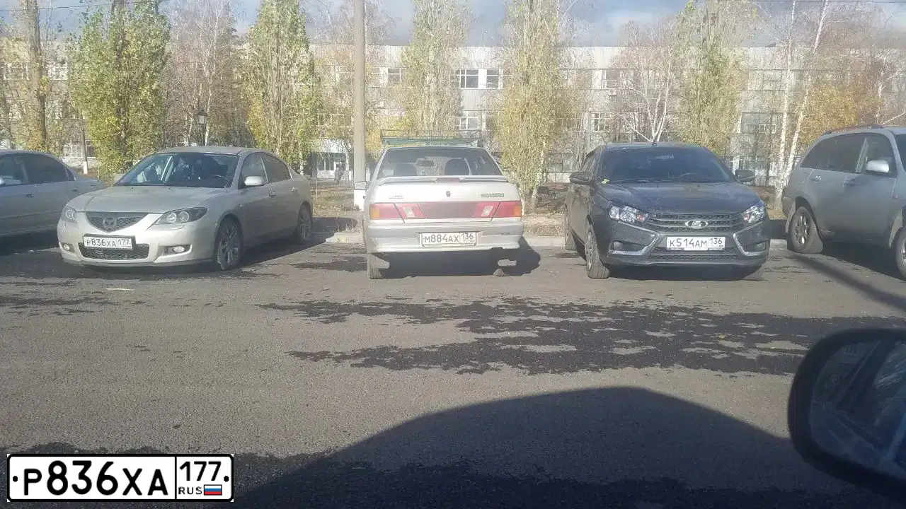Фото автомобиля MAZDA 3, 2007 — госномер Р836ХА177. Цвет: ЗОЛОТИСТЫЙ