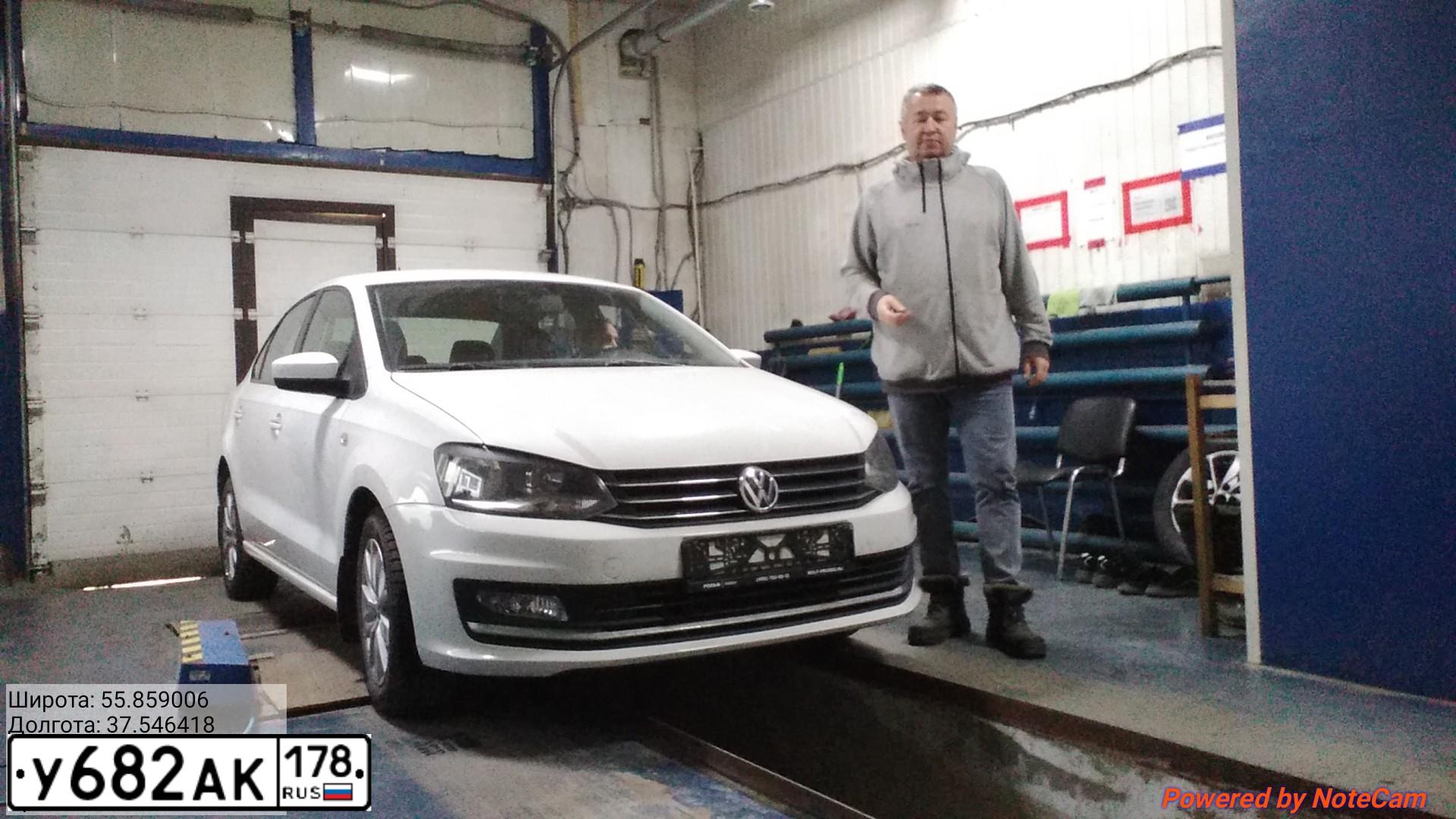 Фото автомобиля VOLKSWAGEN POLO, 2016 — госномер Е822ОК164. Цвет: Белый