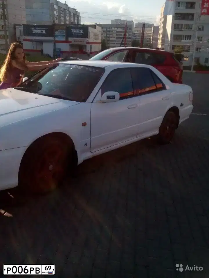 Фото автомобиля NISSАNSКУLINЕ, 1998 — госномер Е111ОО55