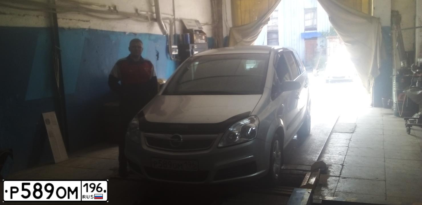 Фото автомобиля OPEL ZAFIRA, 2008 — госномер Р589ОМ196. Цвет: СЕРЕБРИСТЫЙ