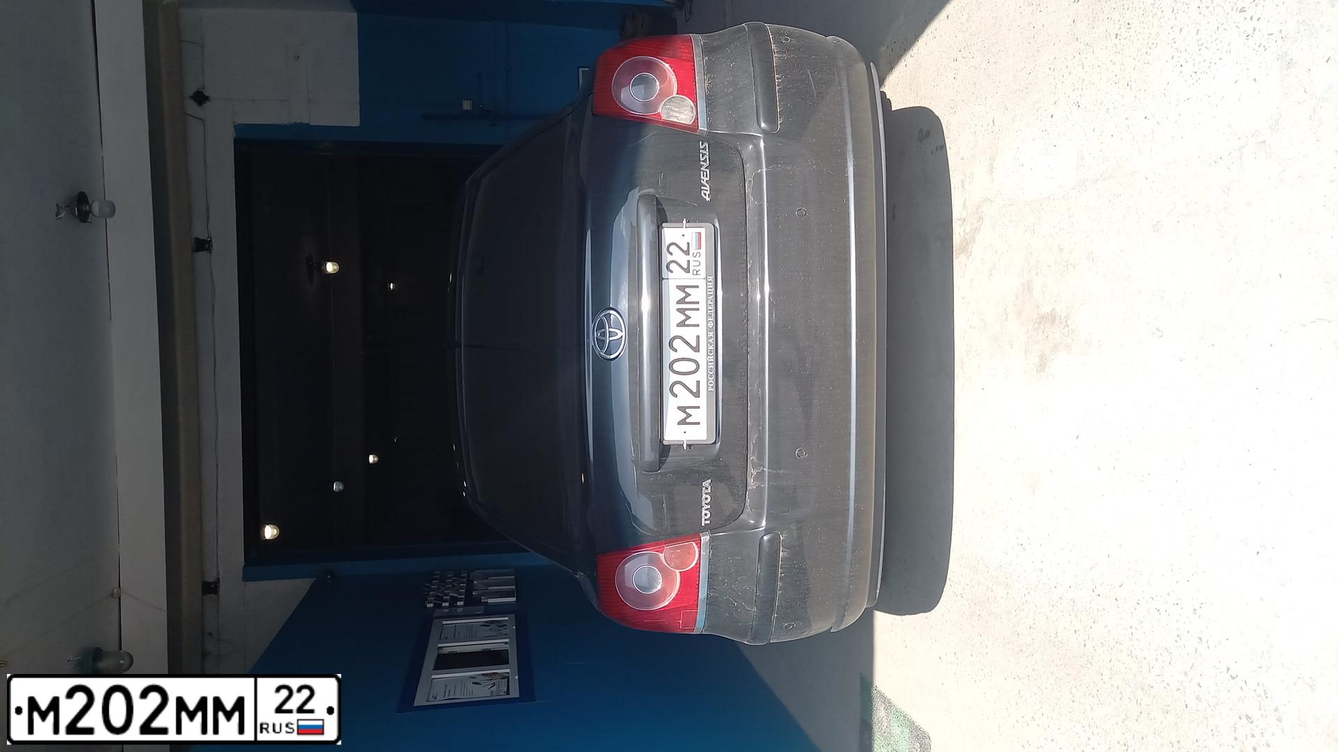 Фото автомобиля TOYOTA AVENSIS, 2006 — госномер А555АА22. Цвет: ЧЕРНЫЙ