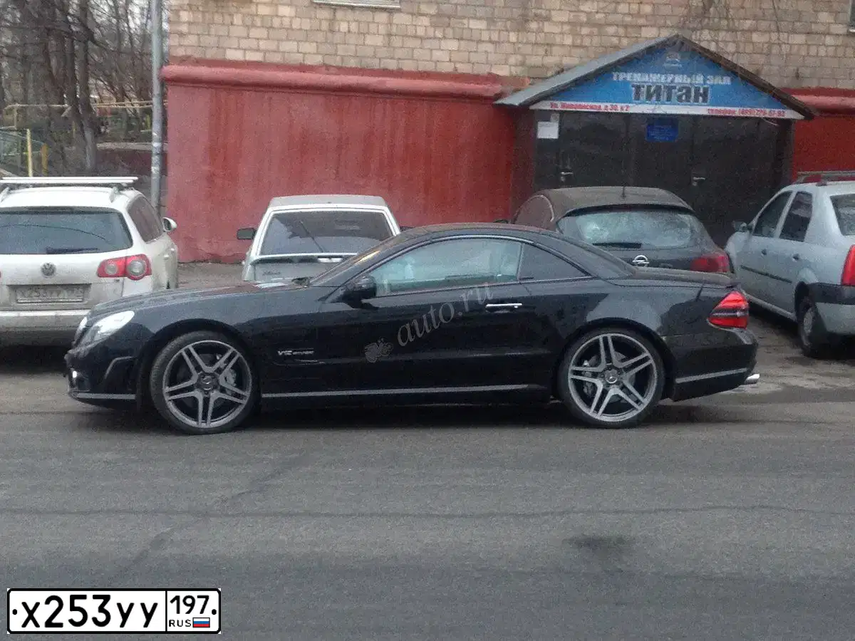 Фото автомобиля VOLKSWAGEN PASSAT, 2008 — госномер Х253УУ197. Цвет: Белый