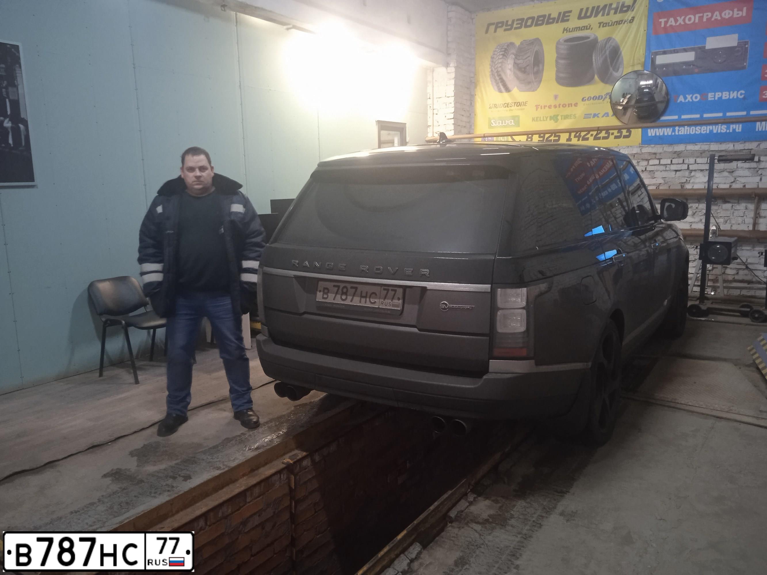 Фото автомобиля LANDROVER RANGE ROVER, 2013 — госномер Е777УА93. Цвет: ЧЕРНЫЙ