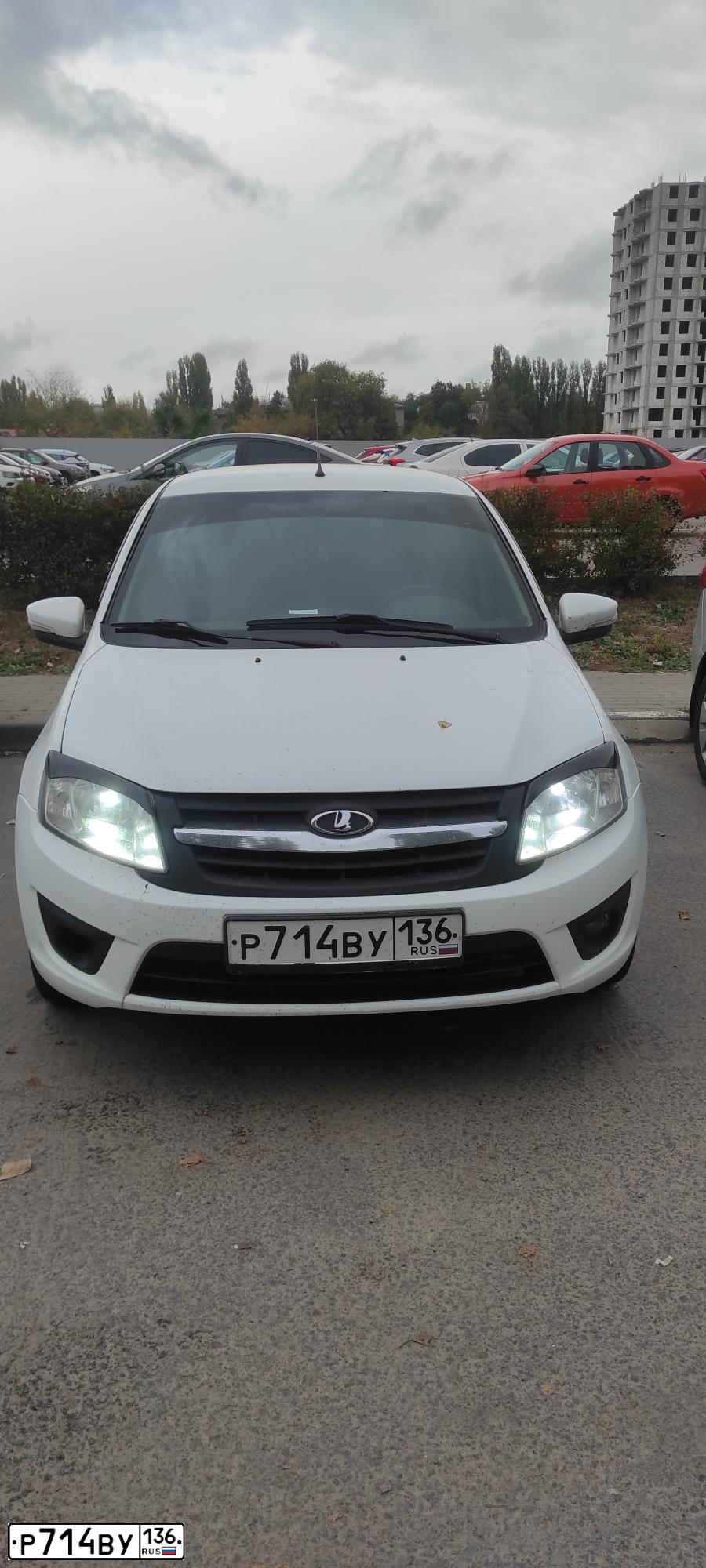 Фото автомобиля LADA 2190 GRANTA, 2015 — госномер Р714ВУ136. Цвет: Белый
