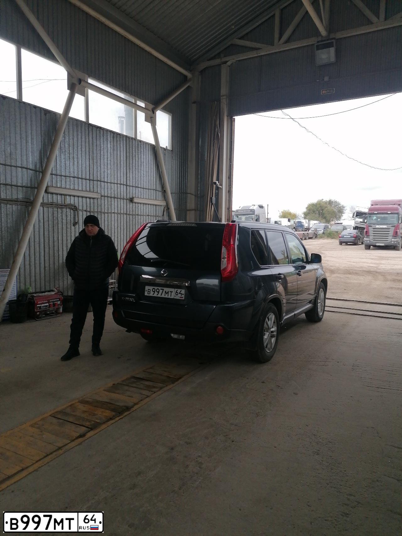 Фото автомобиля NISSAN X-TRAIL, 2012 — госномер А048АА164. Цвет: СЕРО СИНИЙ