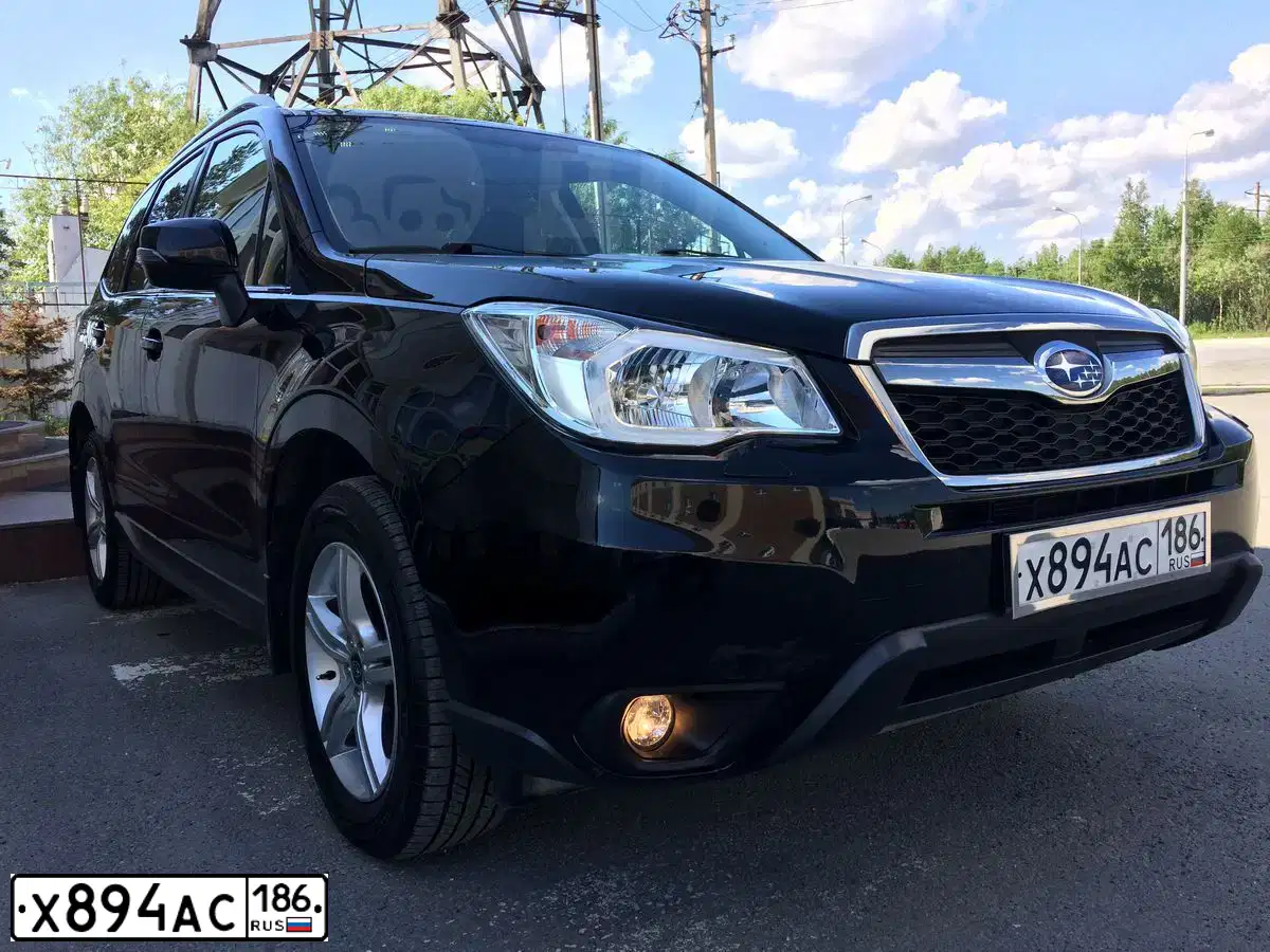 Фото автомобиля SUBARU FORESTER, 2013 — госномер Х894АС186. Цвет: ЧЕРНЫЙ