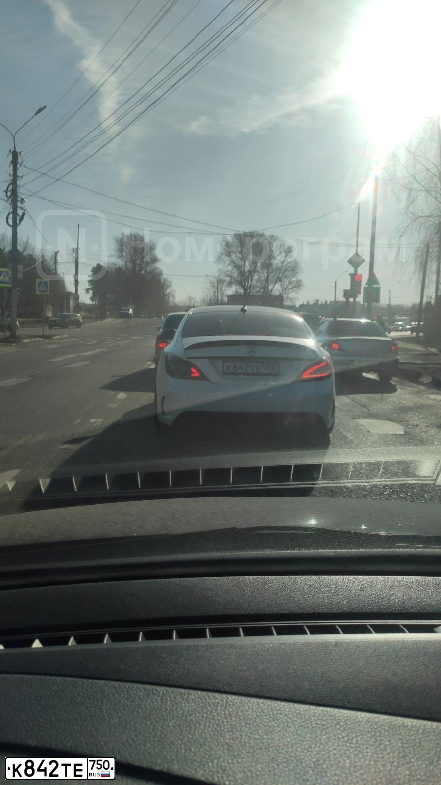 Фото автомобиля MERCEDES CLS-KLASSE, 2013 — госномер К842ТЕ750. Цвет: Белый