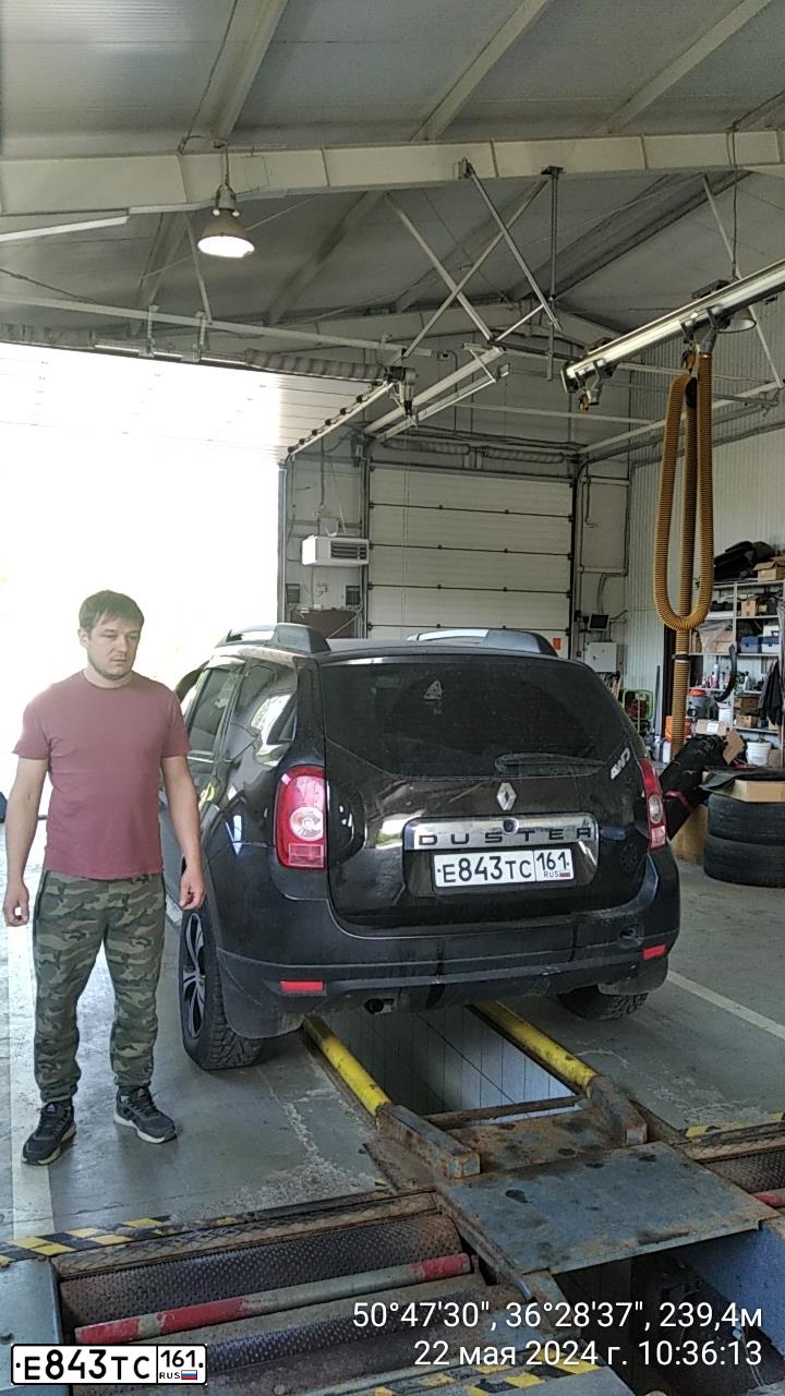 Фото автомобиля RENAULT DUSTER, 2013 — госномер Е843ТС161. Цвет: ЧЕРНЫЙ