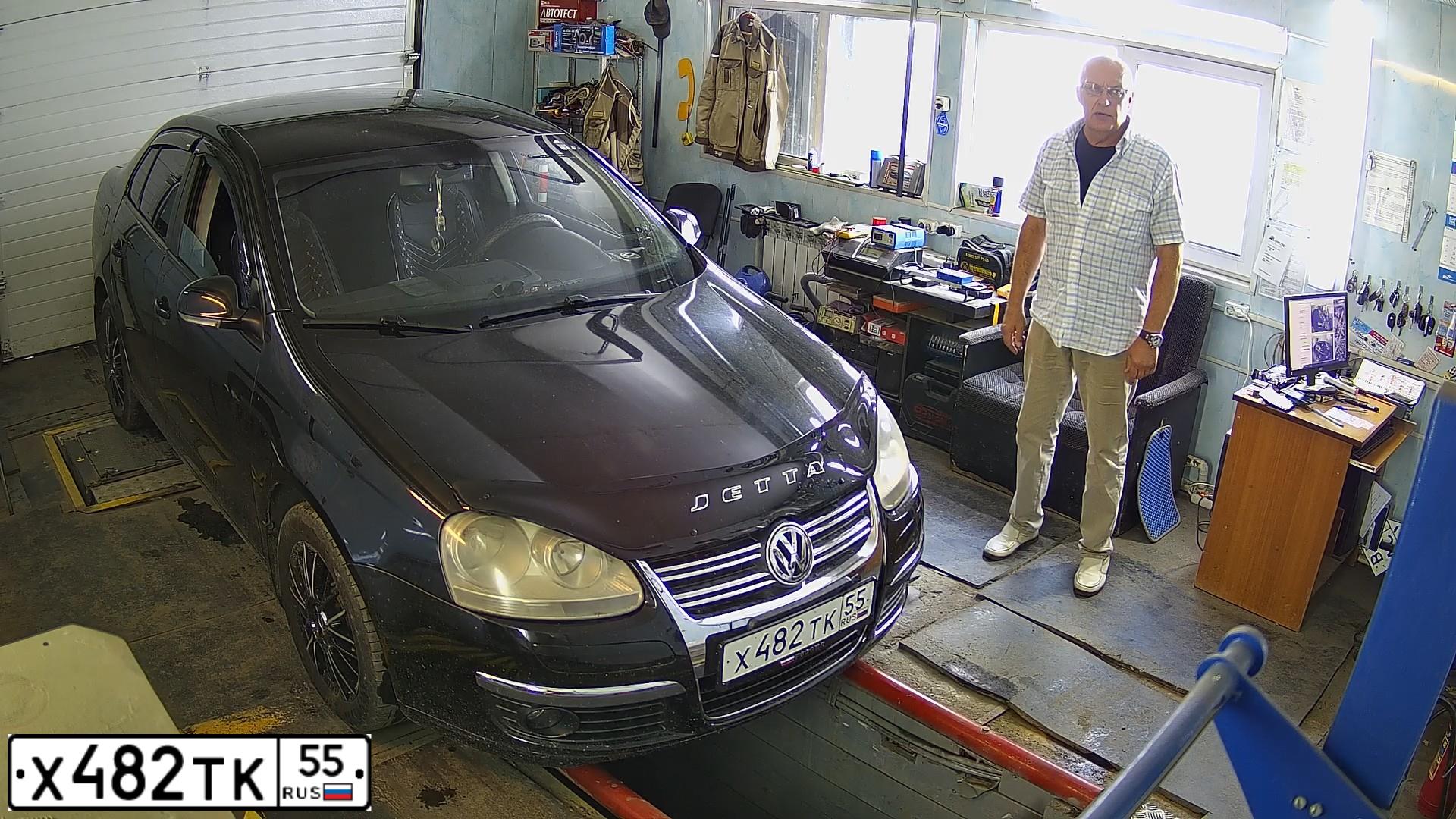 Фото автомобиля VOLKSWAGEN JETTA, 2006 — госномер Х482ТК55. Цвет: ЧЕРНЫЙ