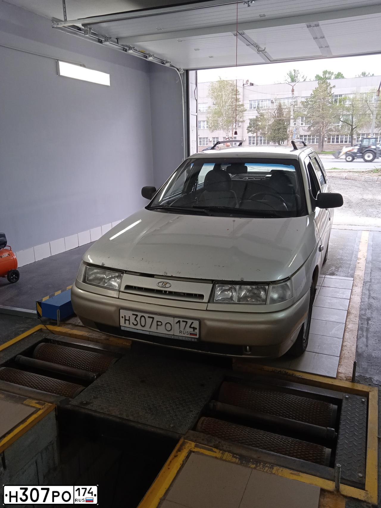 Фото автомобиля LADA 2111, 2004 — госномер С525ВЕ774. Цвет: СЕРЕБРИСТО - БЕЖЕВЫЙ