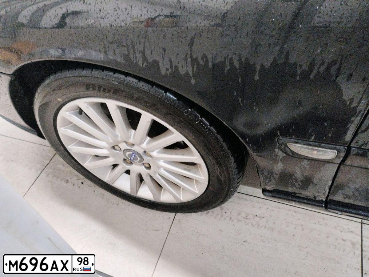 Фото автомобиля VOLVO S60, 2006 — госномер М696АХ98. Цвет: ЧЕРНЫЙ