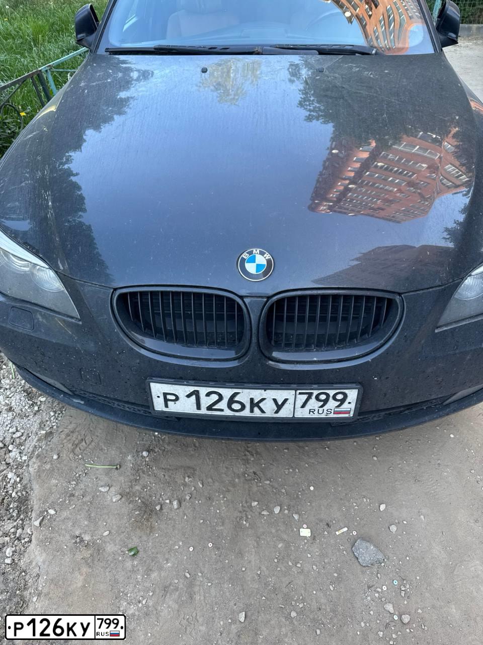 Фото автомобиля BMW SERIE 5, 2009 — госномер Р126КУ799. Цвет: ЧЕРНЫЙ