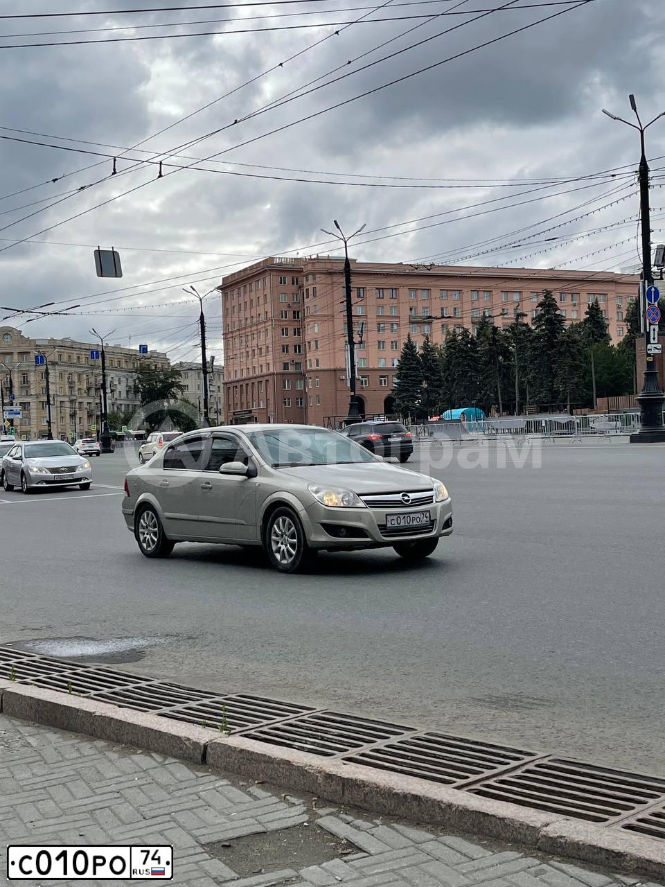 Фото автомобиля VAZ ВАЗ21060, 2001 — госномер С010РО74. Цвет: ЯРКО-БЕЛЫЙ