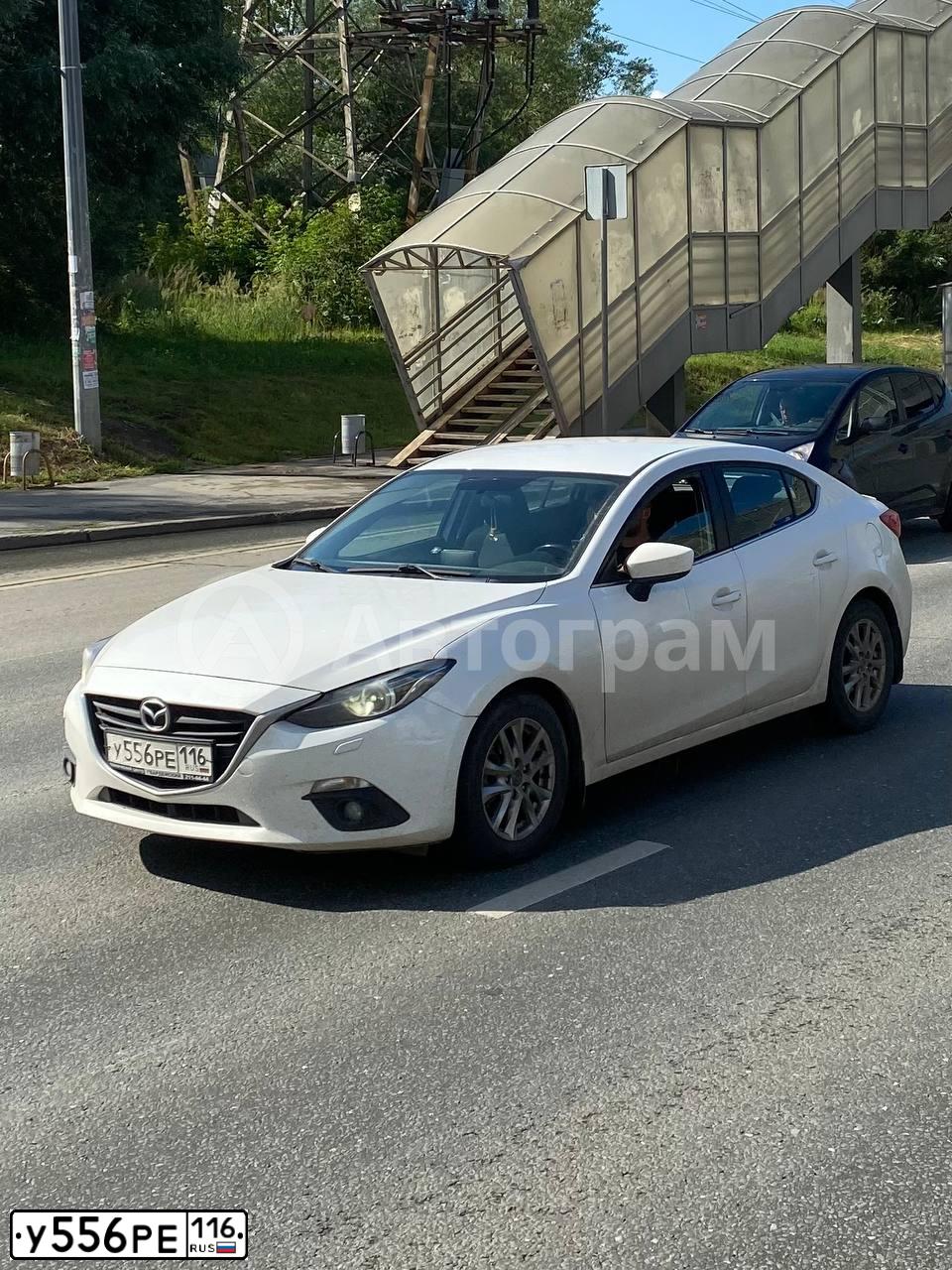Фото автомобиля MAZDA 3, 2014 — госномер У556РЕ116. Цвет: БЕЛЫЙ