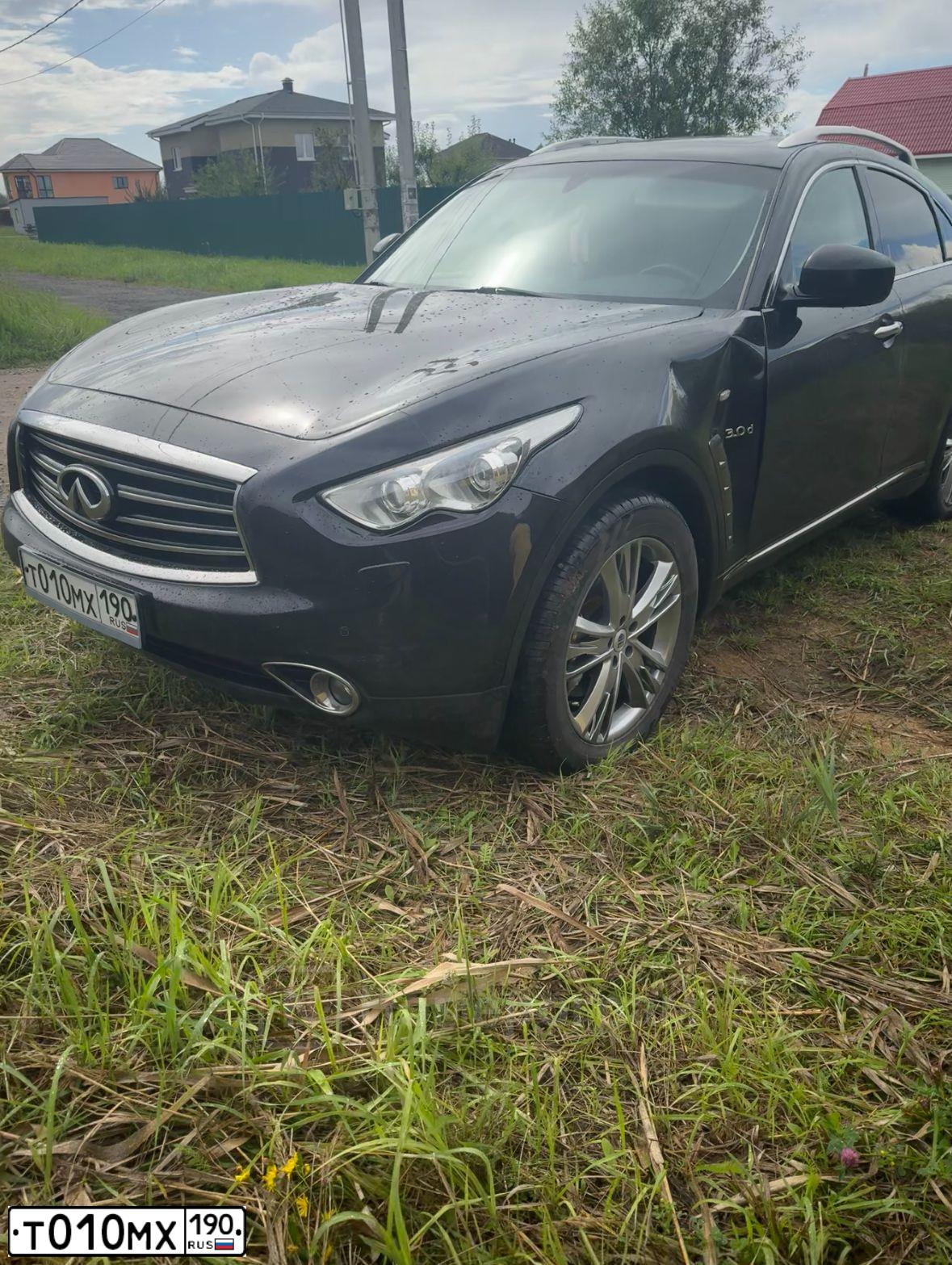 Фото автомобиля INFINITI QX70, 2015 — госномер О910ММ977. Цвет: ЧЕРНЫЙ