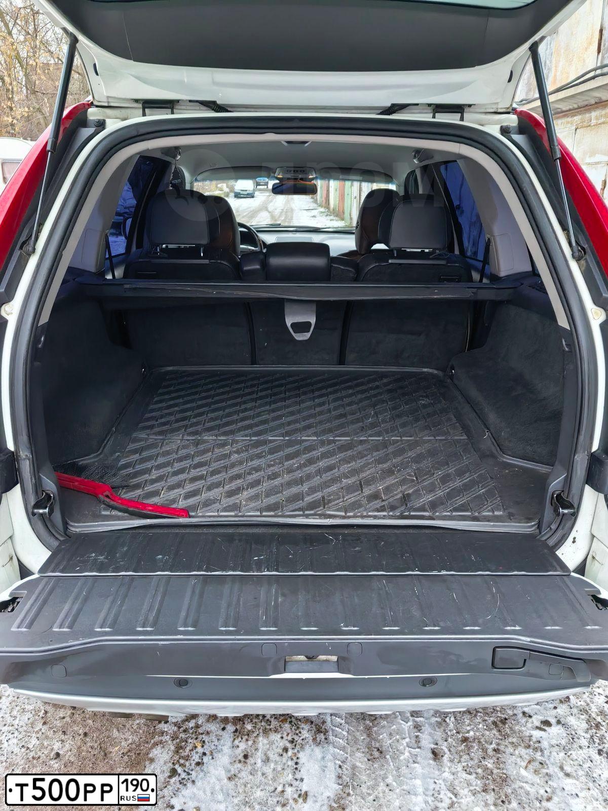 Фото автомобиля VOLVO XC90, 2011 — госномер Т500РР190. Цвет: Белый