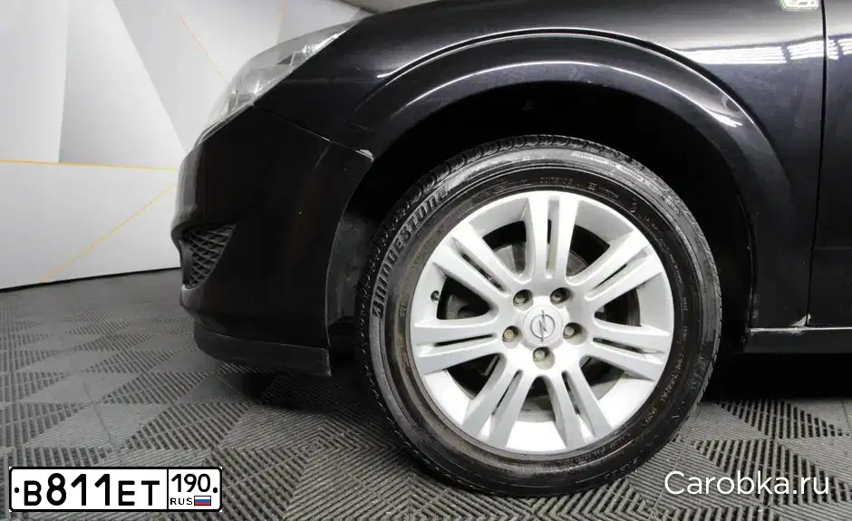 Фото автомобиля OPEL ASTRA, 2010 — госномер В811ЕТ190. Цвет: ЧЕРНЫЙ