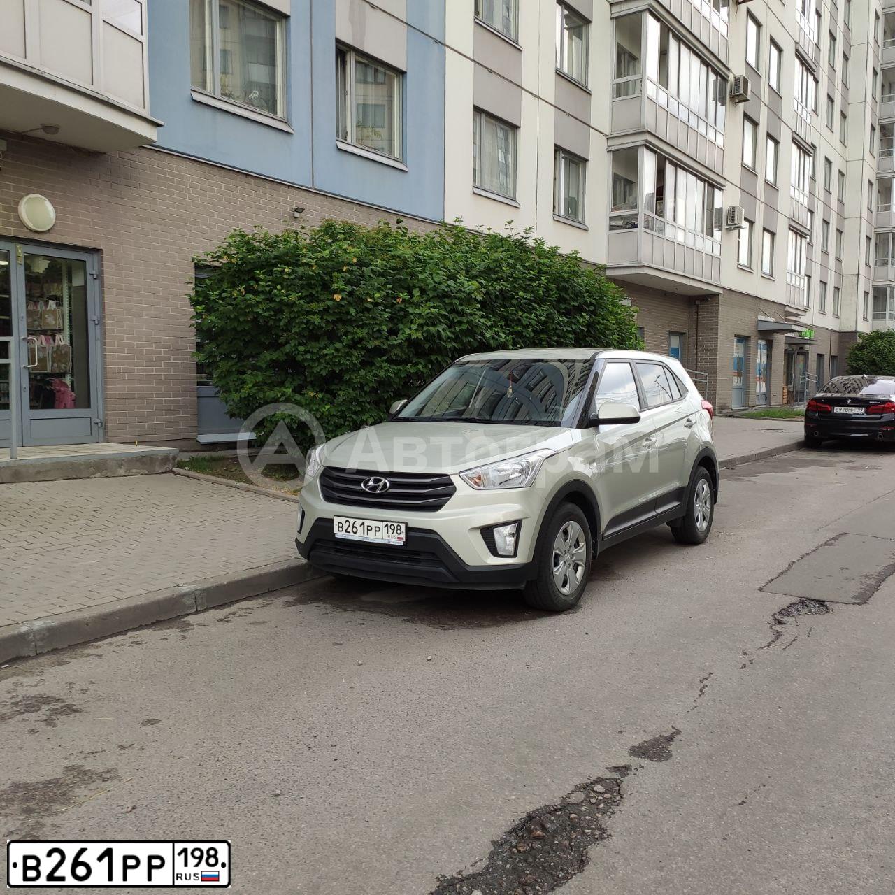 Фото автомобиля HYUNDAI CRETA, 2019 — госномер В261РР198. Цвет: БЕЖЕВЫЙ