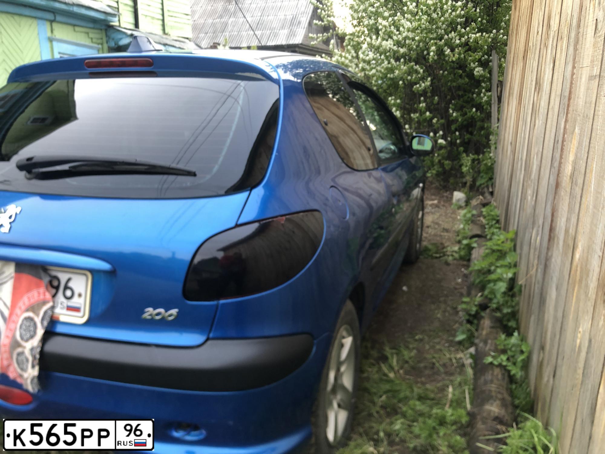 Фото автомобиля PEUGEOT 206, 2007 — госномер К565РР96. Цвет: синий