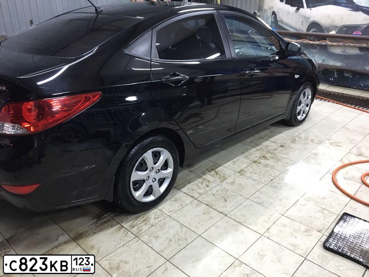 Фото автомобиля HYUNDAI SOLARIS, 2012 — госномер О595НН01. Цвет: ЧЕРНЫЙ