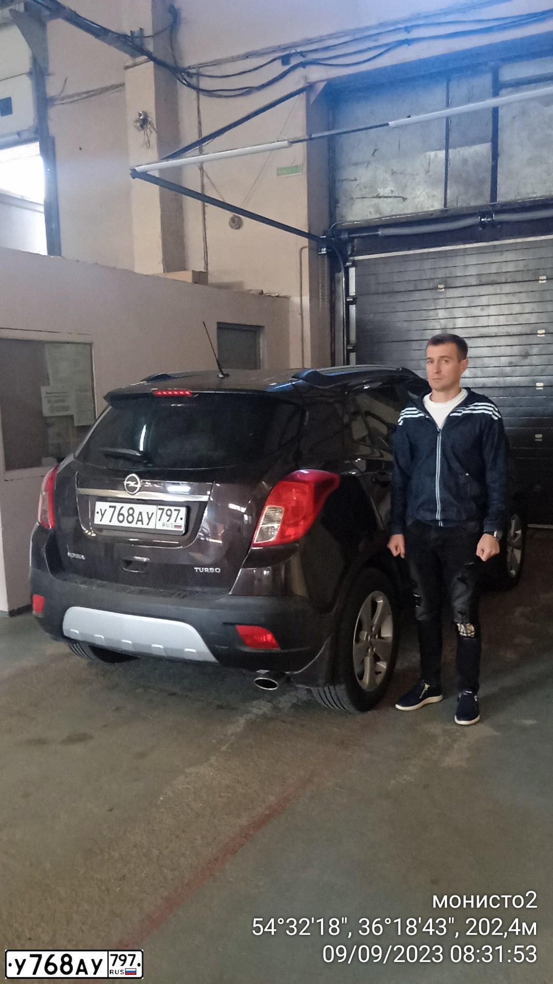 Фото автомобиля OPEL MOKKA, 2014 — госномер Р227УТ40. Цвет: Коричневый