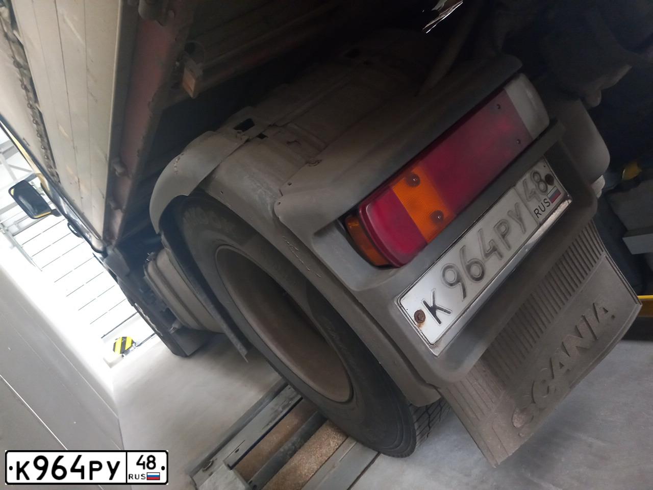 Фото автомобиля SCANIA SERIE R /4X2/, 2004 — госномер К964РУ48. Цвет: ЧЕРНЫЙ