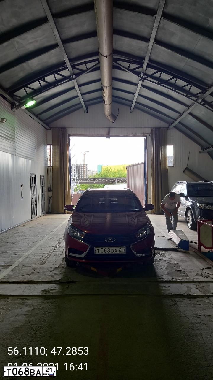 Фото автомобиля ВАЗ (LADA) VESTA, 2018 — госномер Н897ОС21. Цвет: КРАСНЫЙ