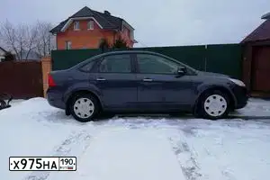 Фото автомобиля FORD FOCUS, 2010 — госномер Х975НА190. Цвет: СЕРЫЙ ТЕМНЫЙ