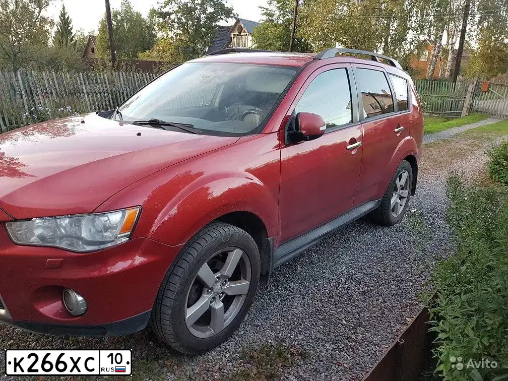 Фото автомобиля MITSUBISHI OUTLANDER, 2012 — госномер Е132КА180