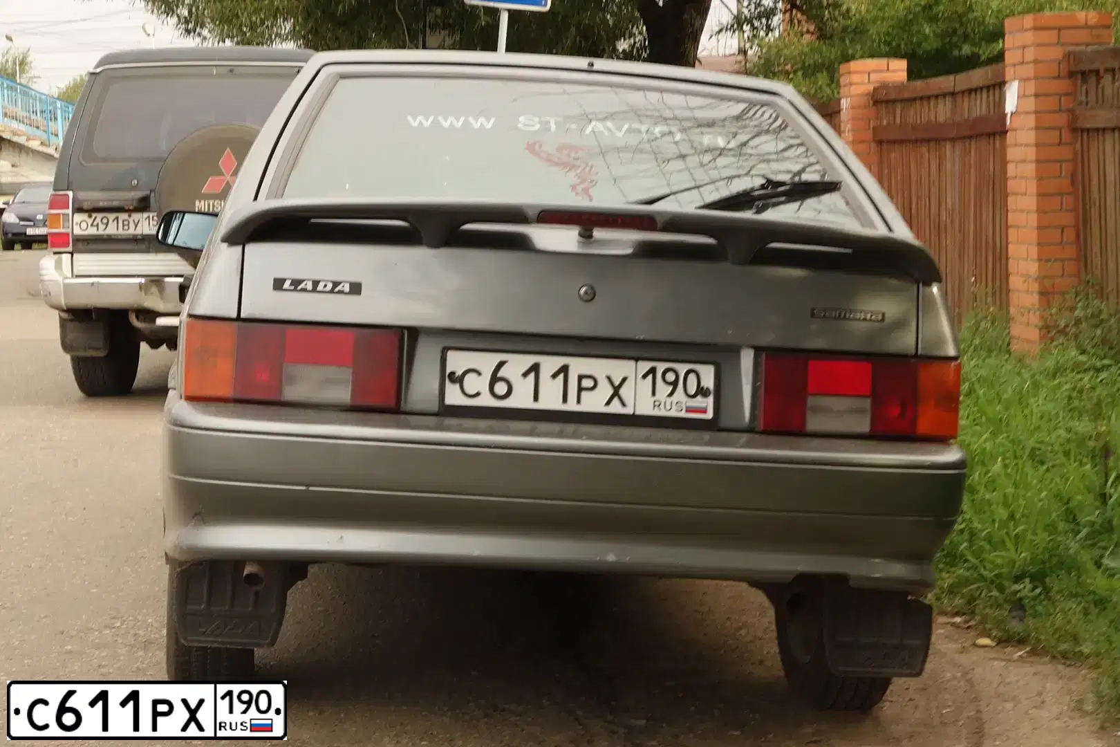 Фото автомобиля LADA 2114 SAMARA, 2007 — госномер С611РХ190. Цвет: СРЕДНИЙ СЕРО ЗЕЛЕНЫЙ МЕТ.