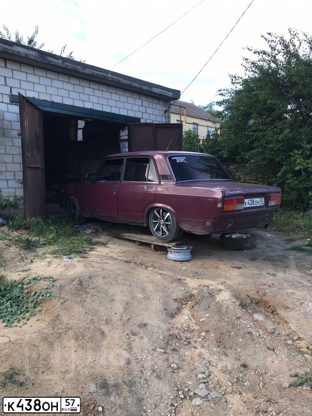 Фото автомобиля LADA 2107 LADA, 2002 — госномер К438ОН57. Цвет: ТЕМНО-БОРДОВЫЙ